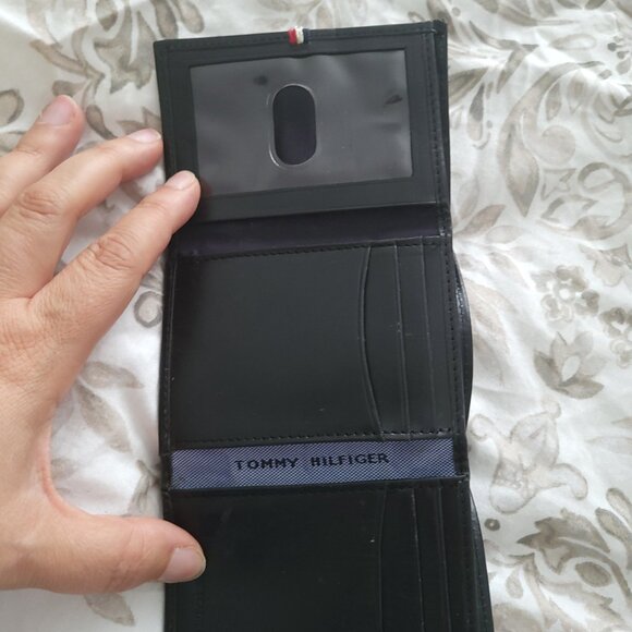 Tommy Hilfiger Wallet - Picture 2 of 5